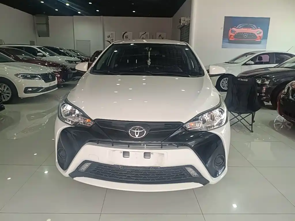 Toyota Yaris L — фото 3