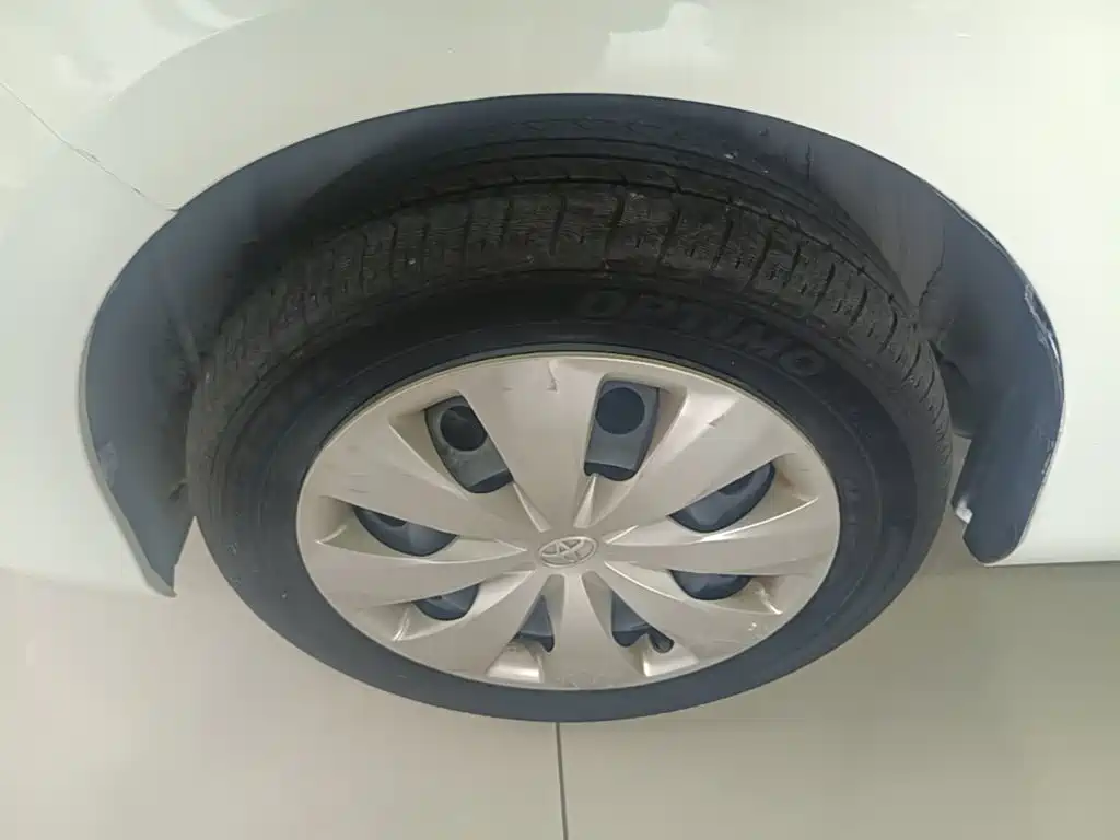 Toyota Yaris L — фото 23