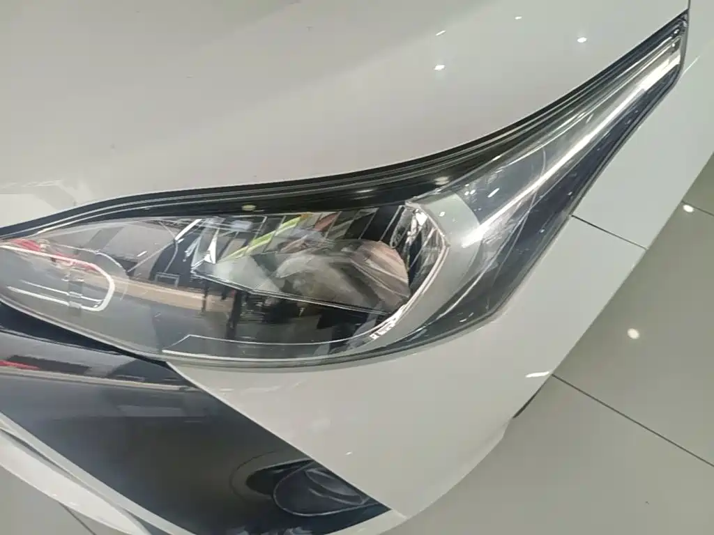 Toyota Yaris L — фото 24