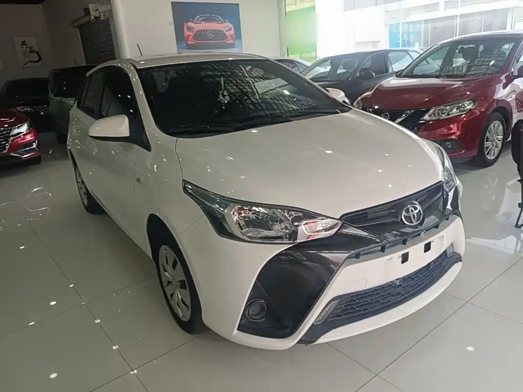 Toyota Yaris L — фото 4