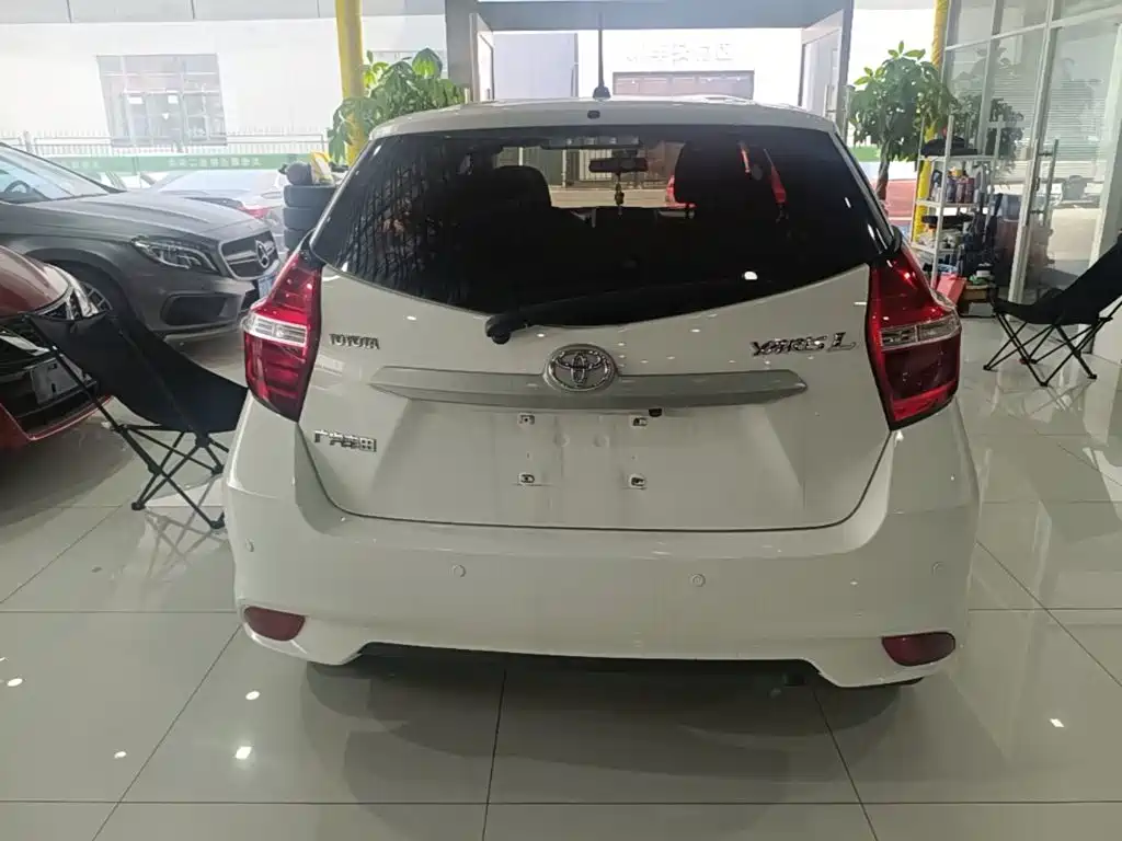 Toyota Yaris L — фото 6