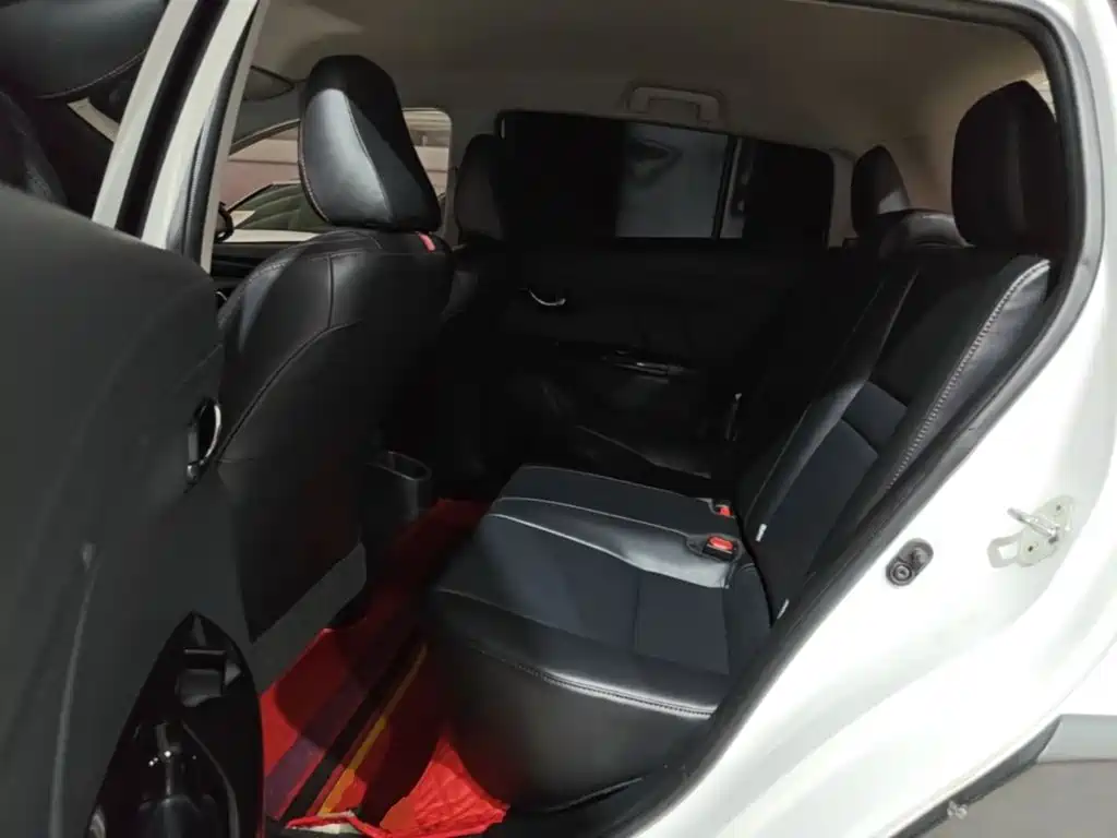 Toyota Yaris L — фото 17