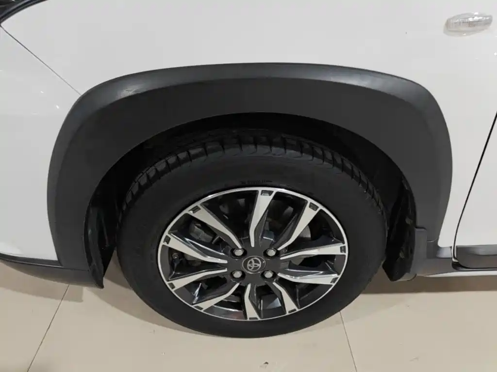 Toyota Yaris L — фото 23