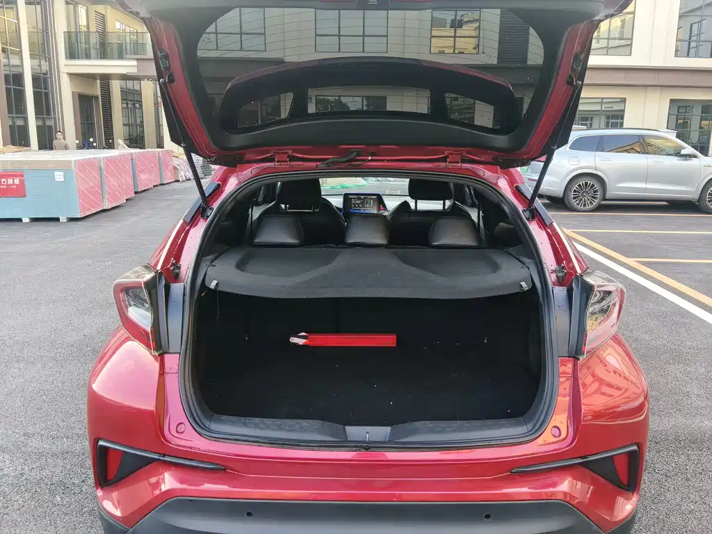 Toyota C-HR — фото 15
