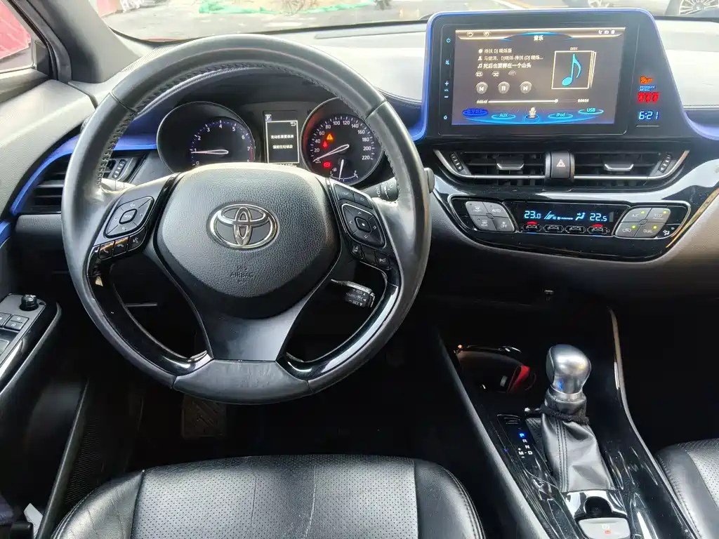 Toyota C-HR — фото 10