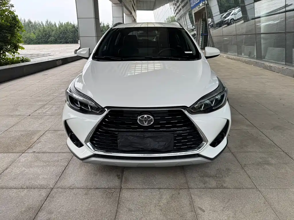 Toyota Yaris L — фото 2