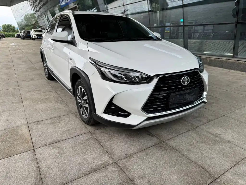 Toyota Yaris L — фото 3