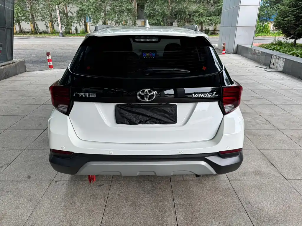 Toyota Yaris L — фото 4