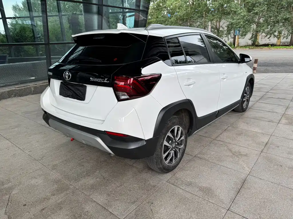 Toyota Yaris L — фото 6
