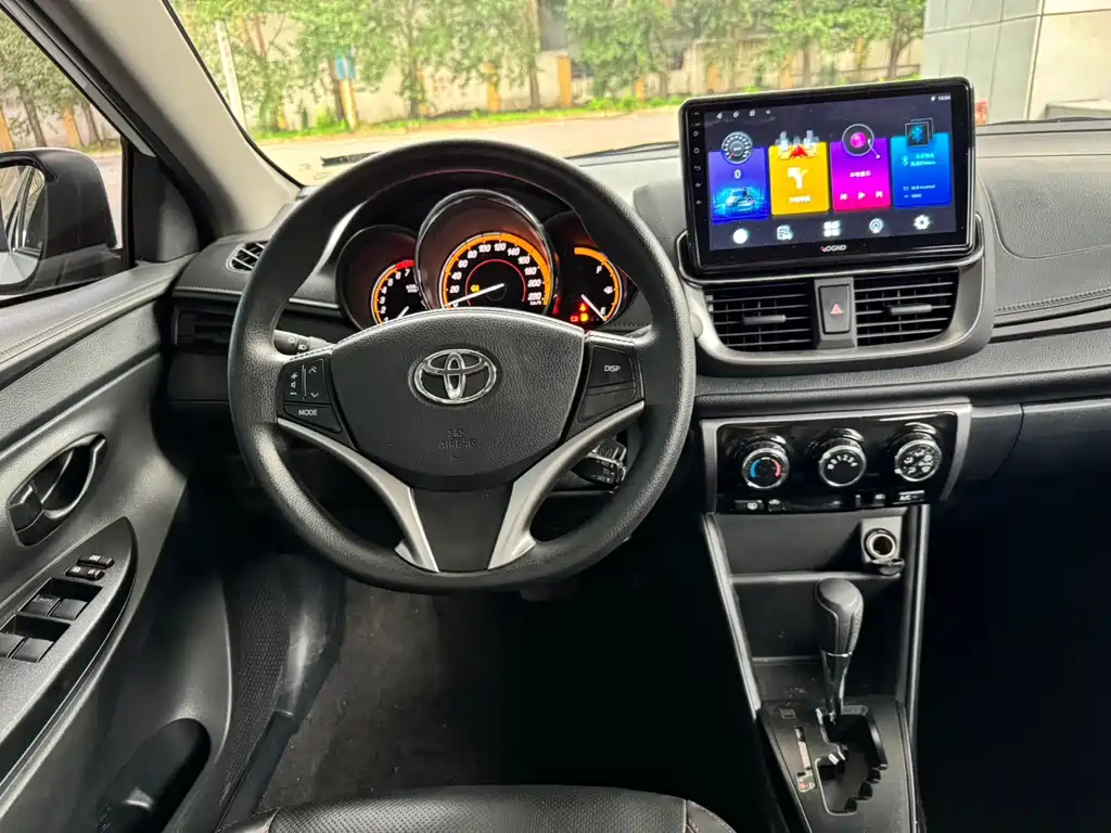 Toyota Yaris L — фото 9