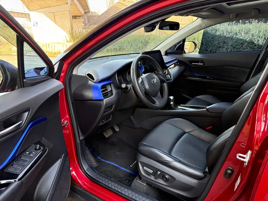 Toyota C-HR — фото 2