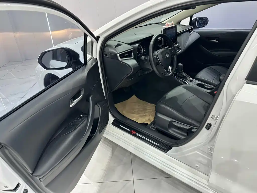Toyota Corolla — фото 10
