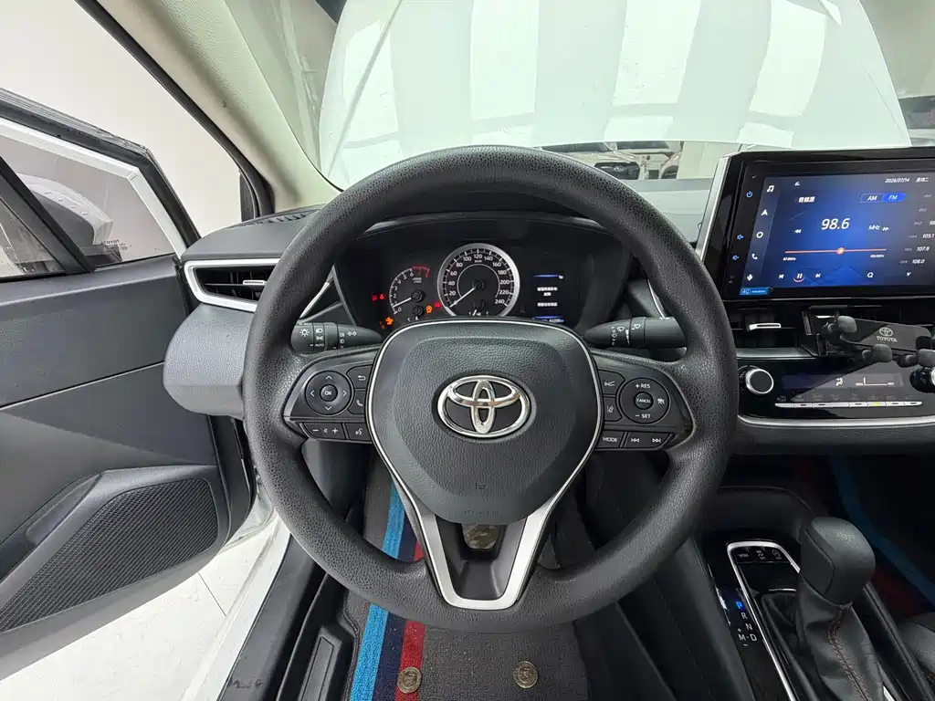 Toyota Corolla — фото 10