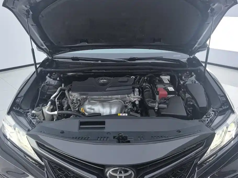Toyota Camry — фото 10