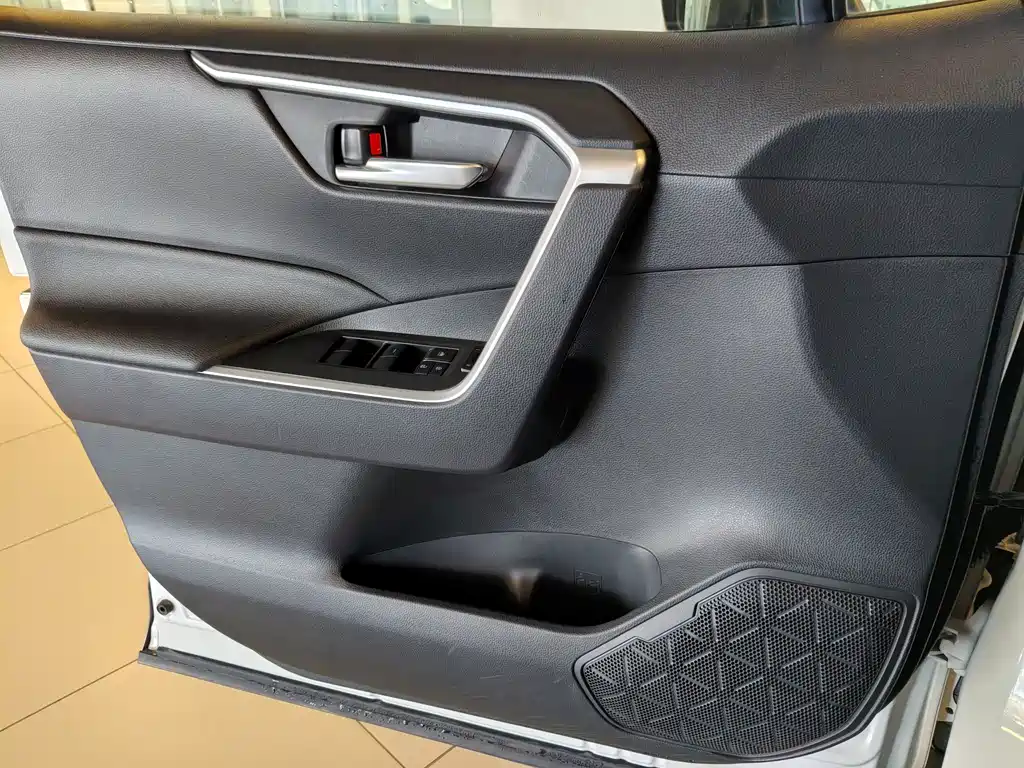 Toyota Wildlander New Energy — фото 20