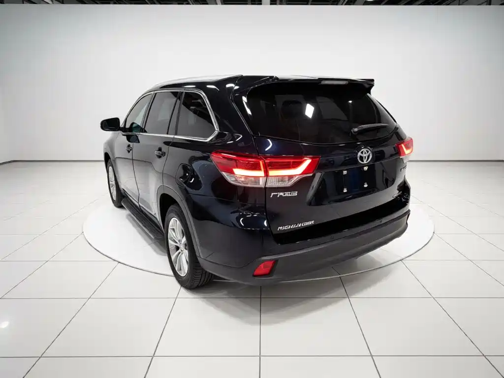 Toyota Highlander — фото 23