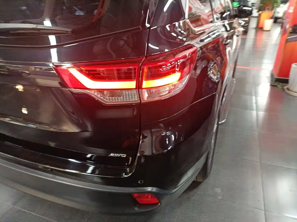 Toyota Highlander — фото 24