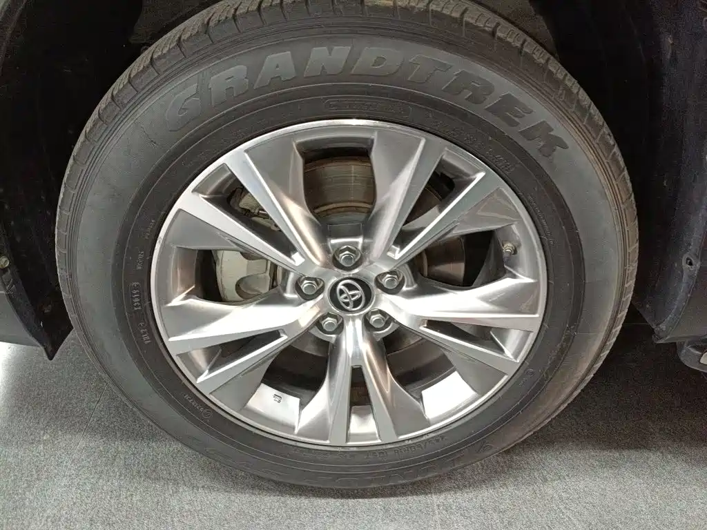 Toyota Highlander — фото 25