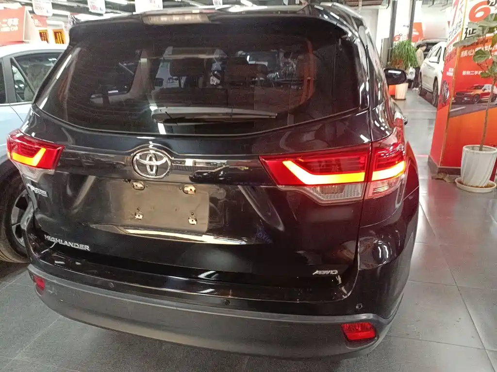 Toyota Highlander — фото 4