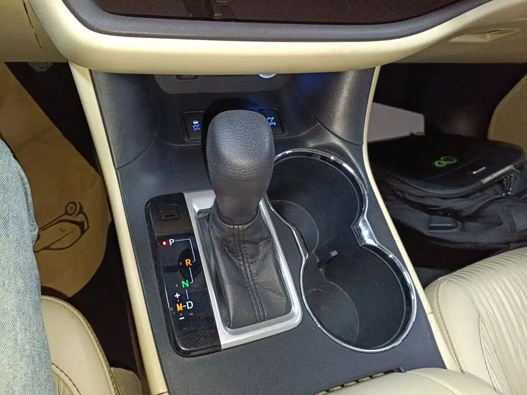 Toyota Highlander — фото 10