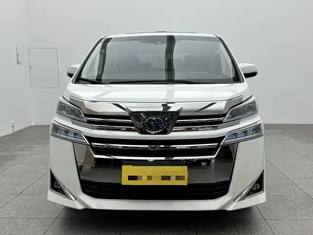 Toyota Alphard — фото 2