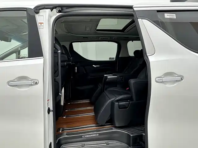 Toyota Alphard — фото 13