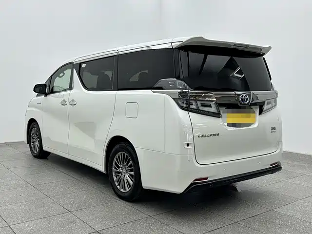 Toyota Alphard — фото 4