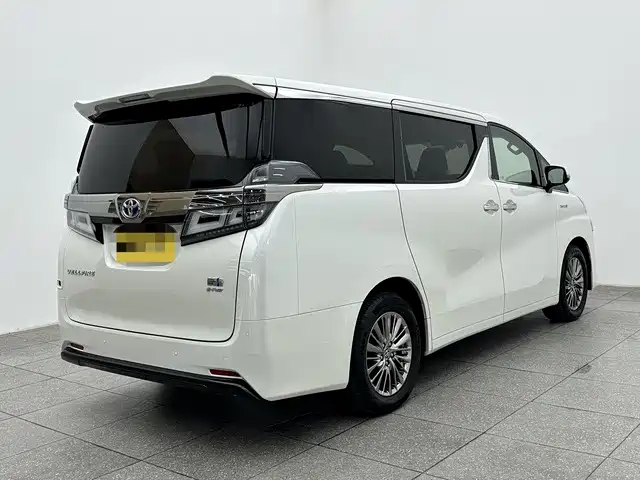 Toyota Alphard — фото 6