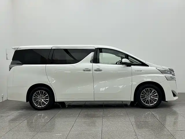 Toyota Alphard — фото 7