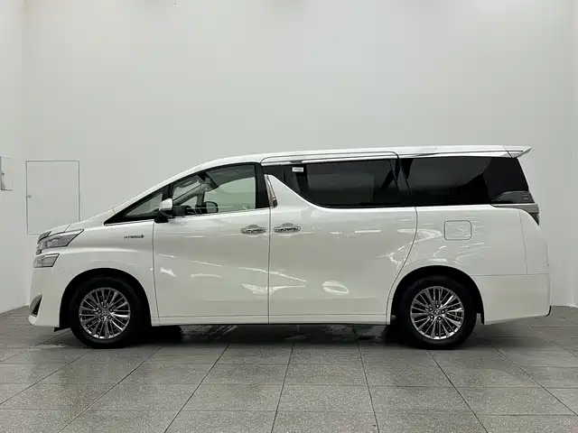 Toyota Alphard — фото 8