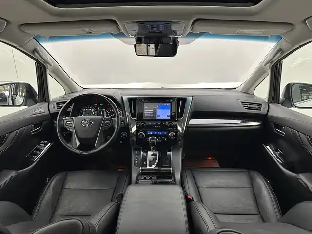 Toyota Alphard — фото 9