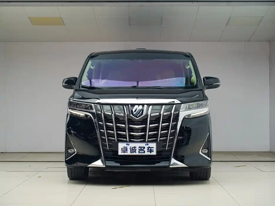 Toyota Alphard — фото 2