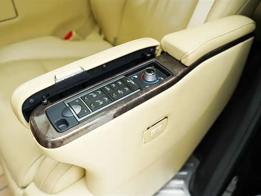 Toyota Alphard — фото 15