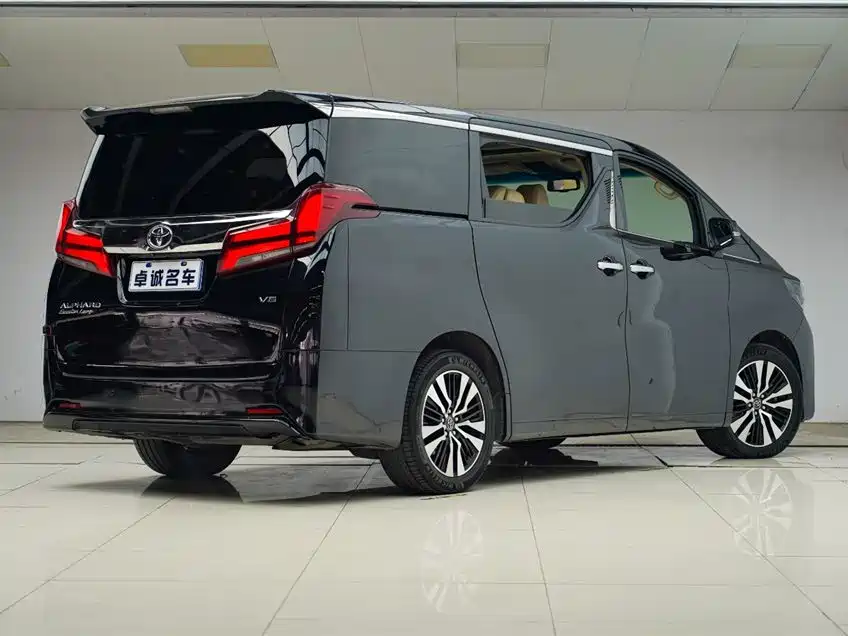 Toyota Alphard — фото 19