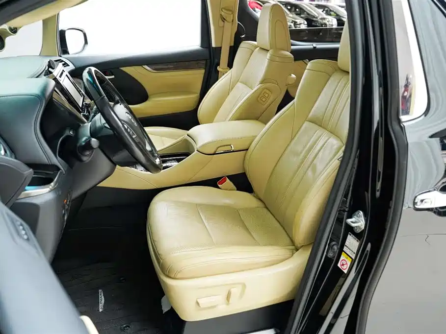 Toyota Alphard — фото 3