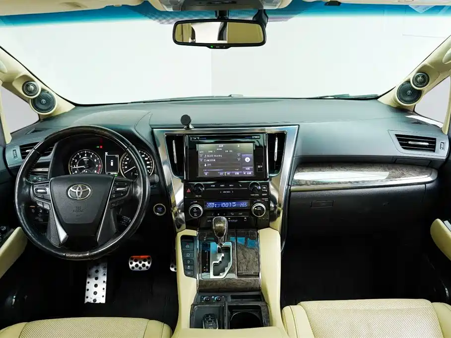 Toyota Alphard — фото 6