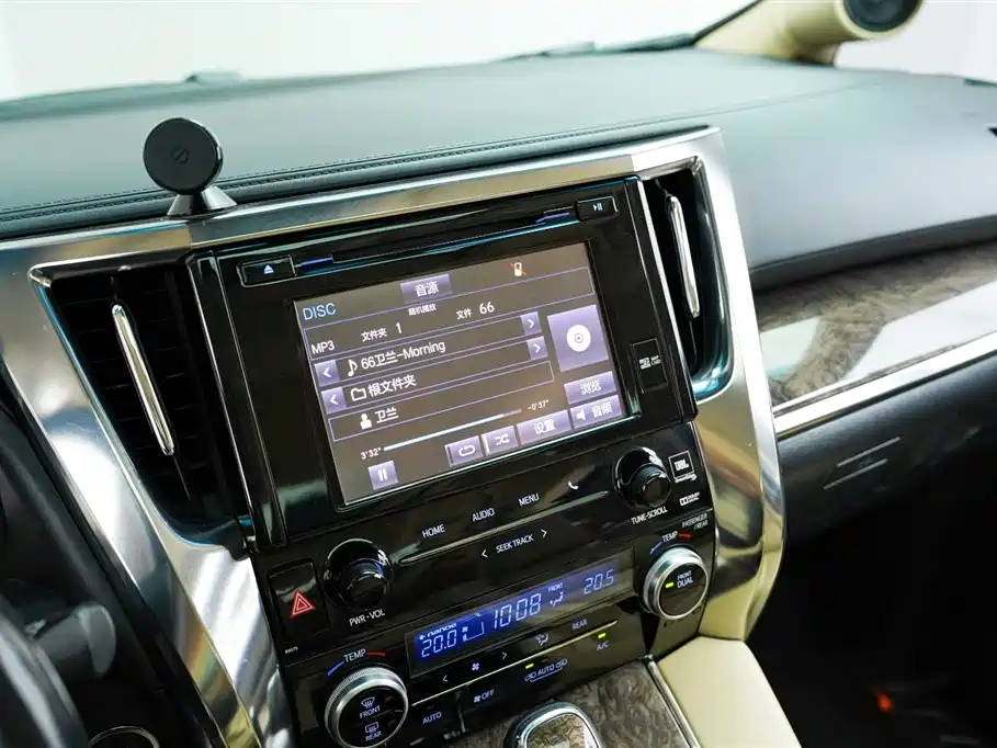 Toyota Alphard — фото 10