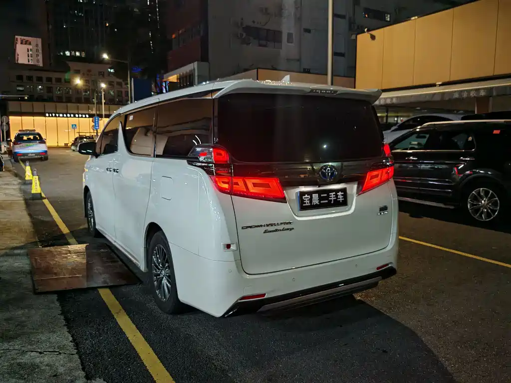 Toyota Vellfire — фото 2