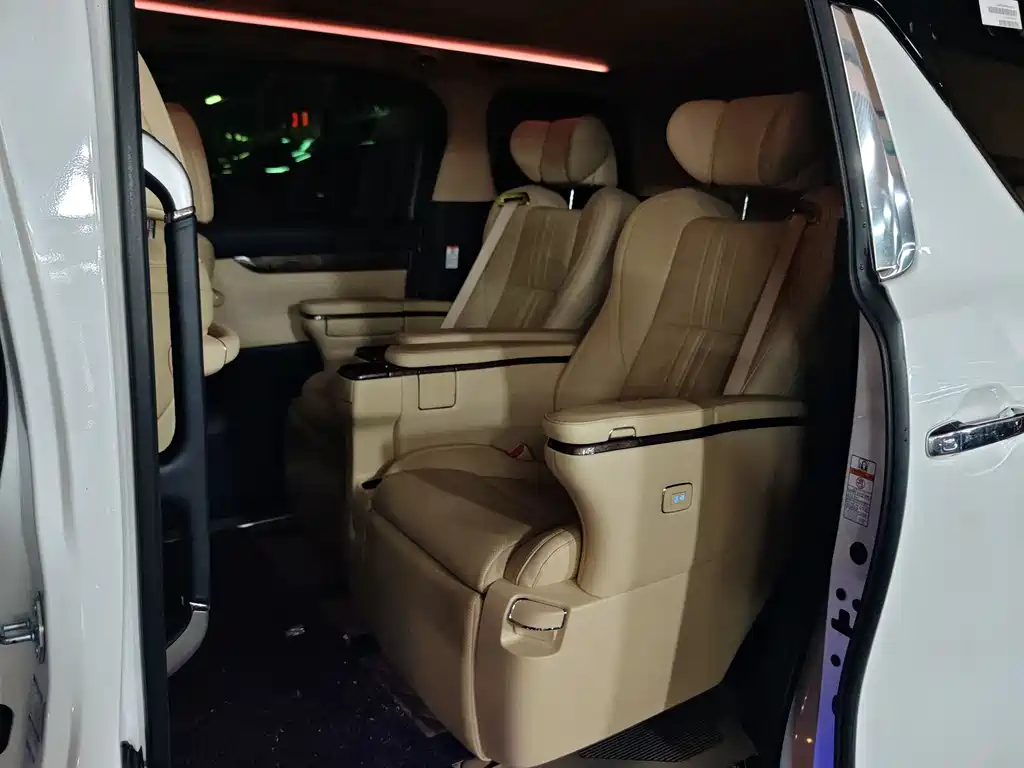 Toyota Vellfire — фото 4