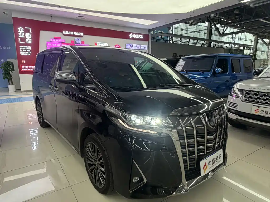 Toyota Alphard — фото 2