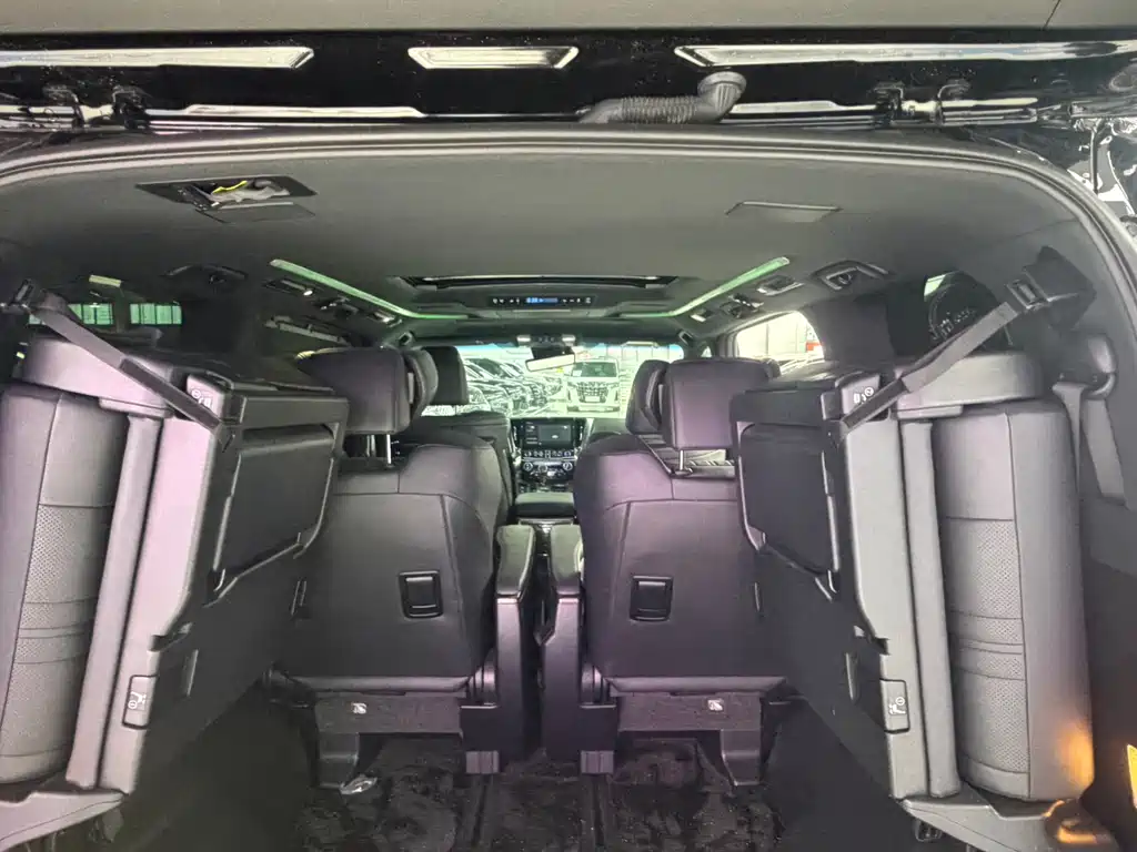 Toyota Alphard — фото 11