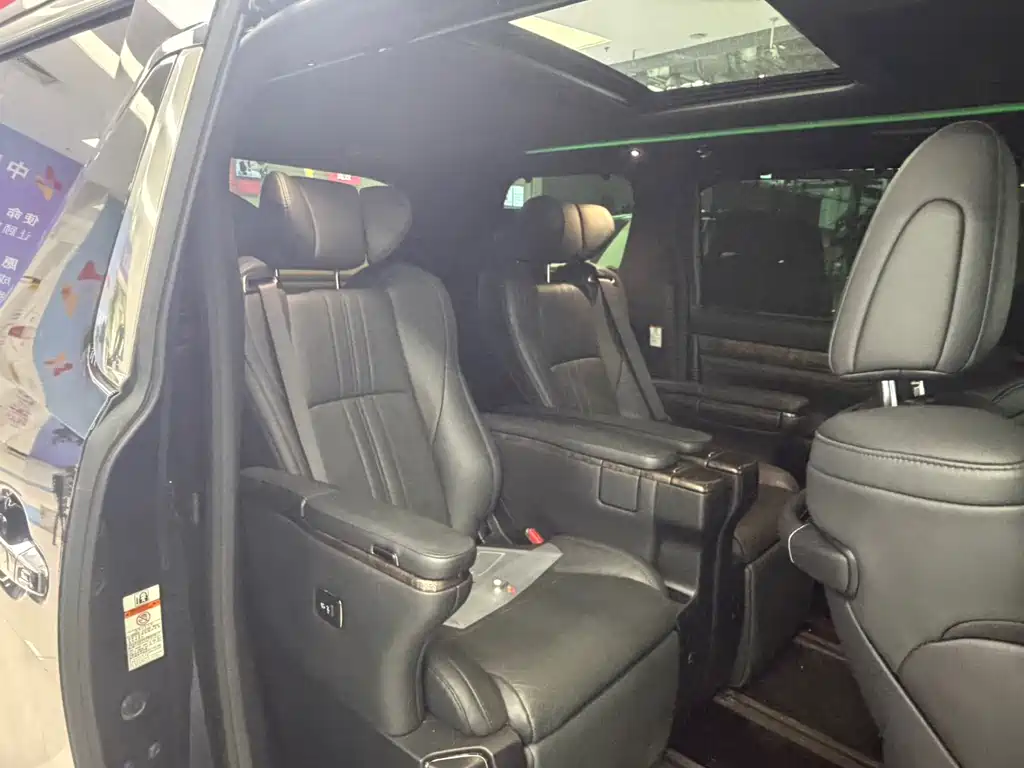 Toyota Alphard — фото 10