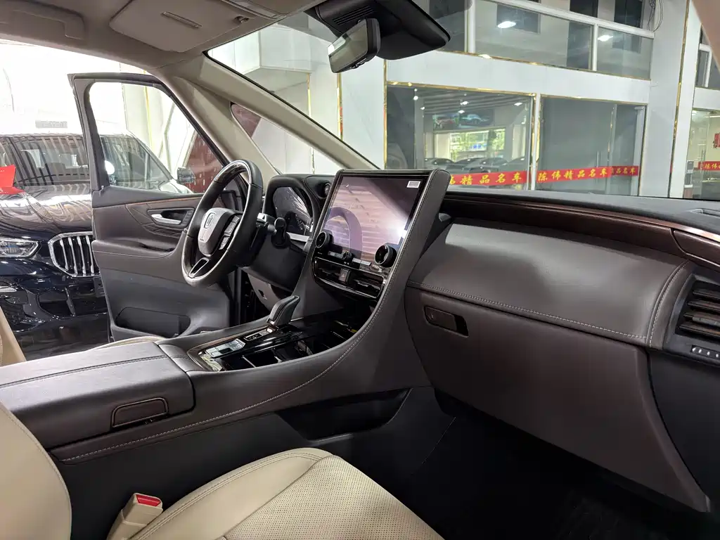 Toyota Vellfire — фото 11