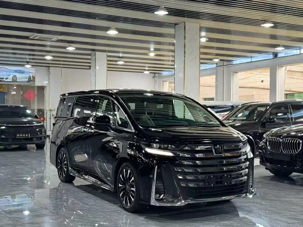 Toyota Vellfire — фото 3