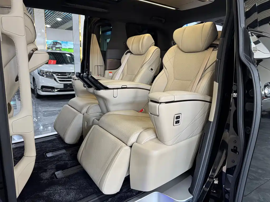 Toyota Vellfire — фото 6