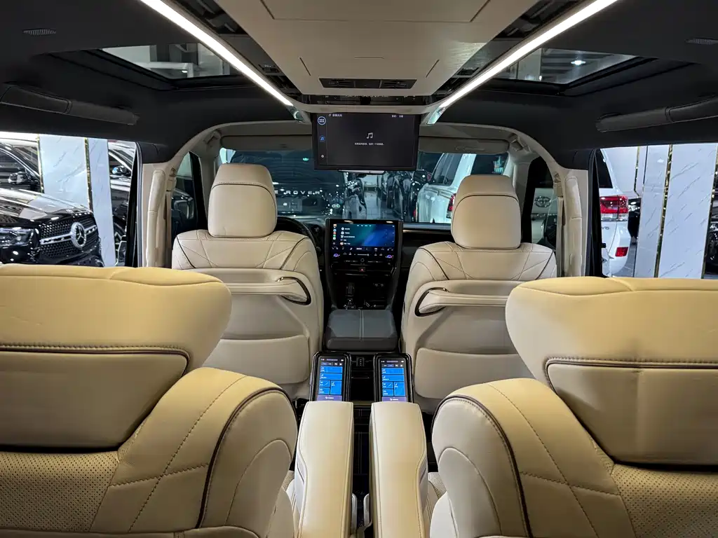 Toyota Vellfire — фото 8