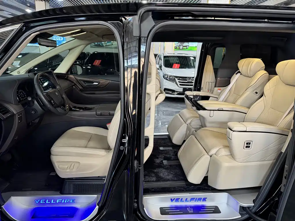 Toyota Vellfire — фото 9