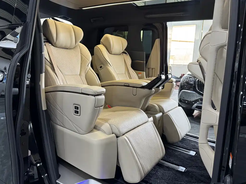 Toyota Vellfire — фото 10