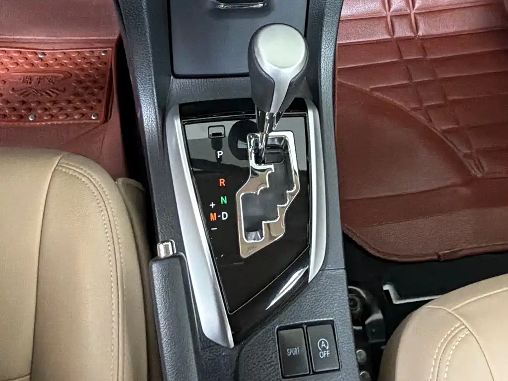 Toyota Corolla — фото 13