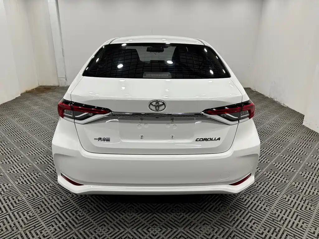 Toyota Corolla — фото 8